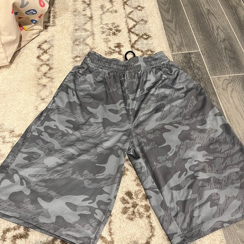 AND1 Camo Basketball Short Men’s Size Small